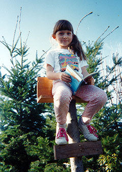 Picture of a young Quinn, reading a Baby-Sitters Club book